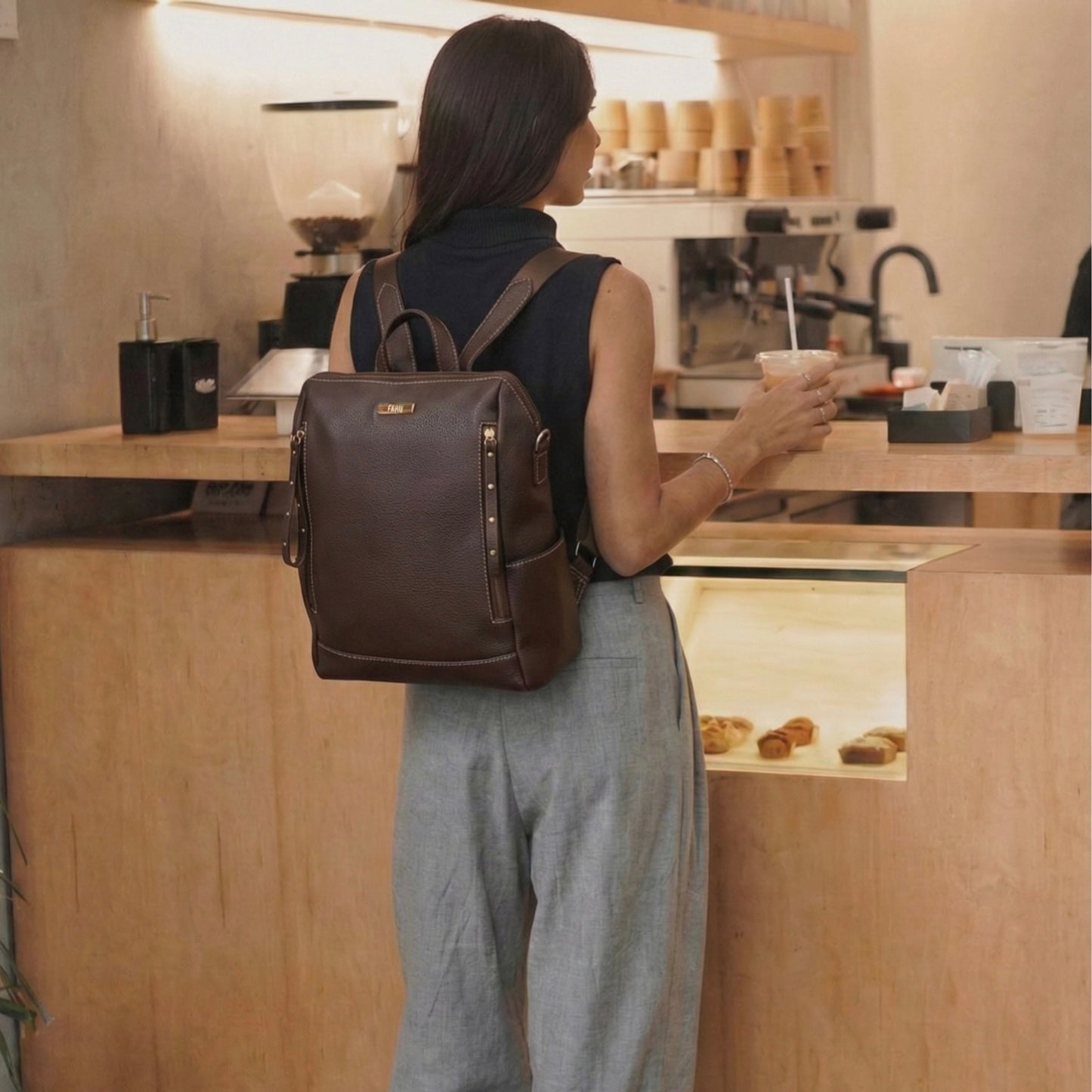 PREVENTA Mochila Cartera Catania Marrón texturizada (Recibe entre el 16/03 y 18/03)