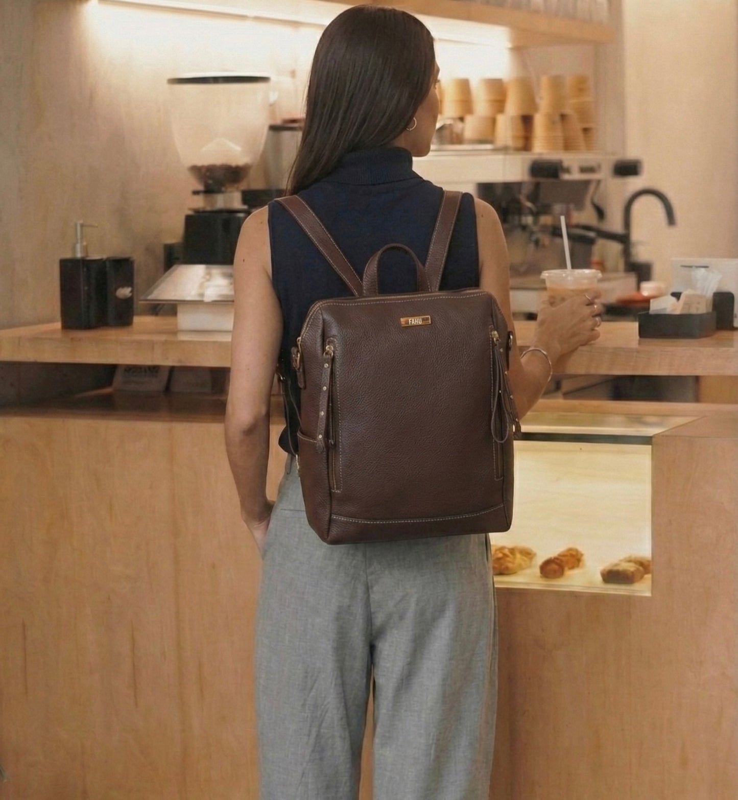 PREVENTA Mochila Cartera Catania Marrón texturizada (Recibe entre el 16/03 y 18/03)